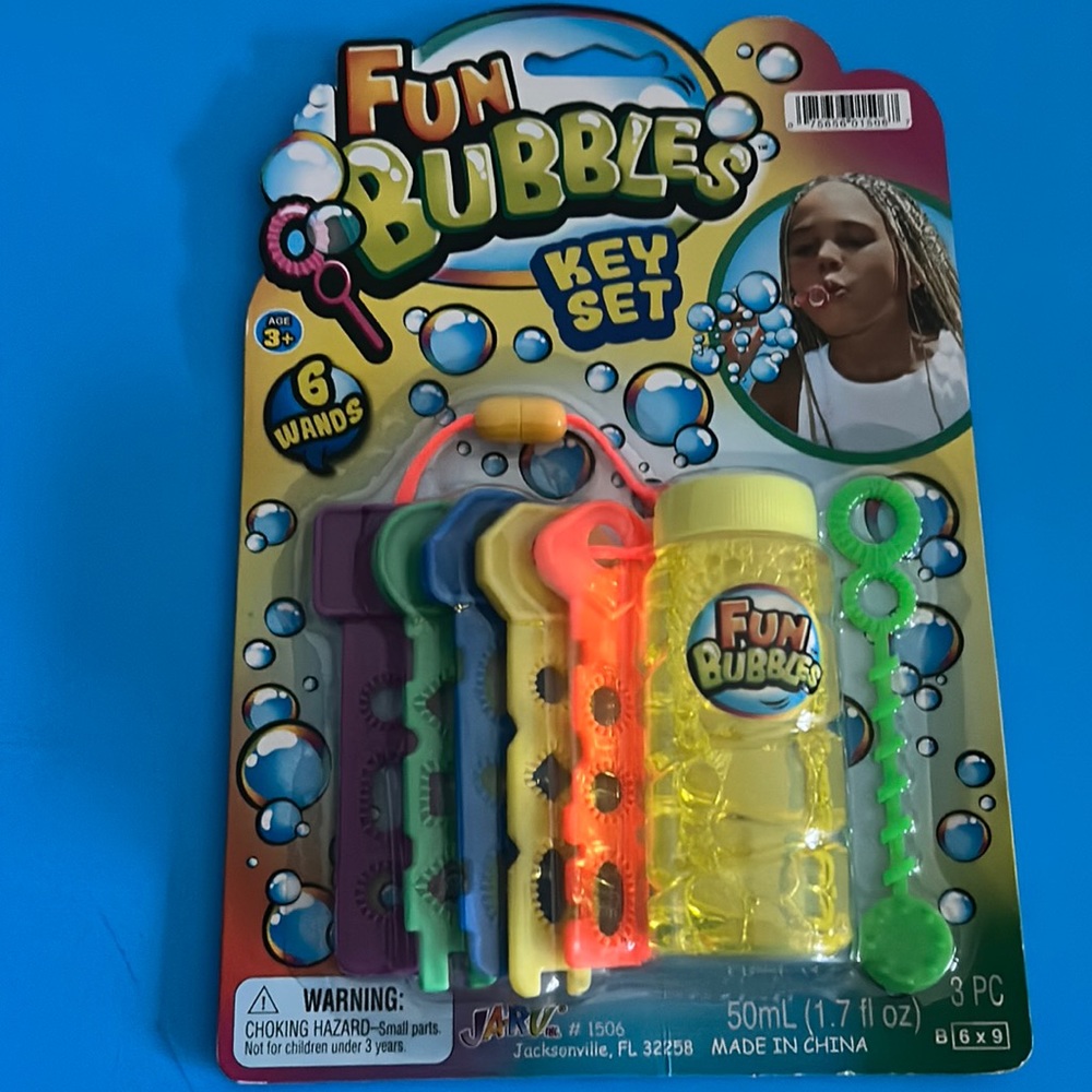SALE ☀️ Fun Bubbles Key Ring of 6 Wands 1.7 fl oz - Picture 3 of 6